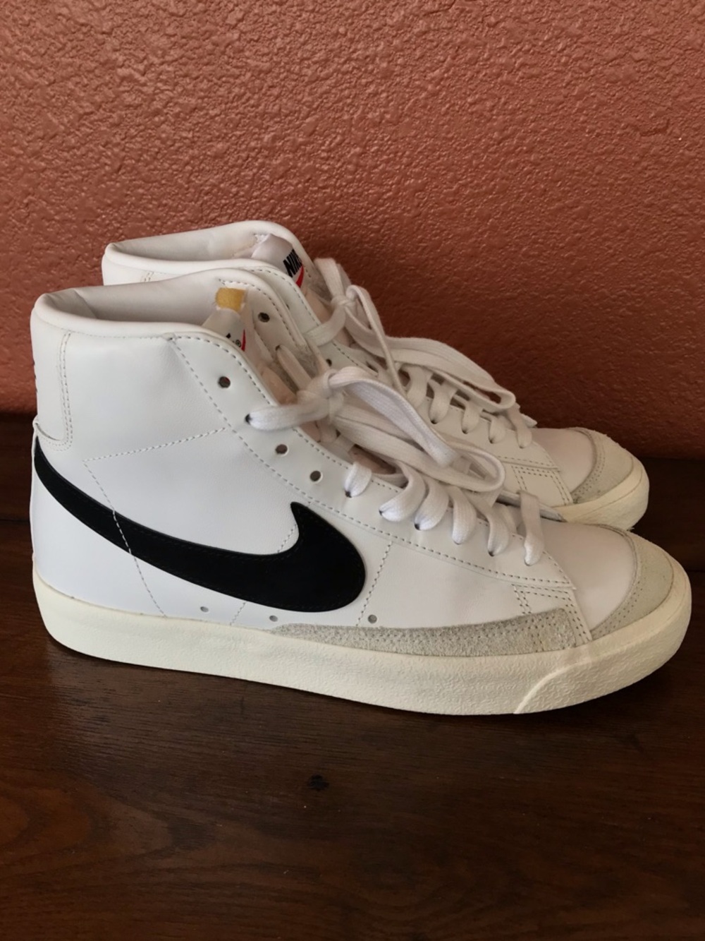 NIKE Blazer Mid 77 Vintage Classic Women’s 8.5 White & Black Hi Top Sneakers EUC